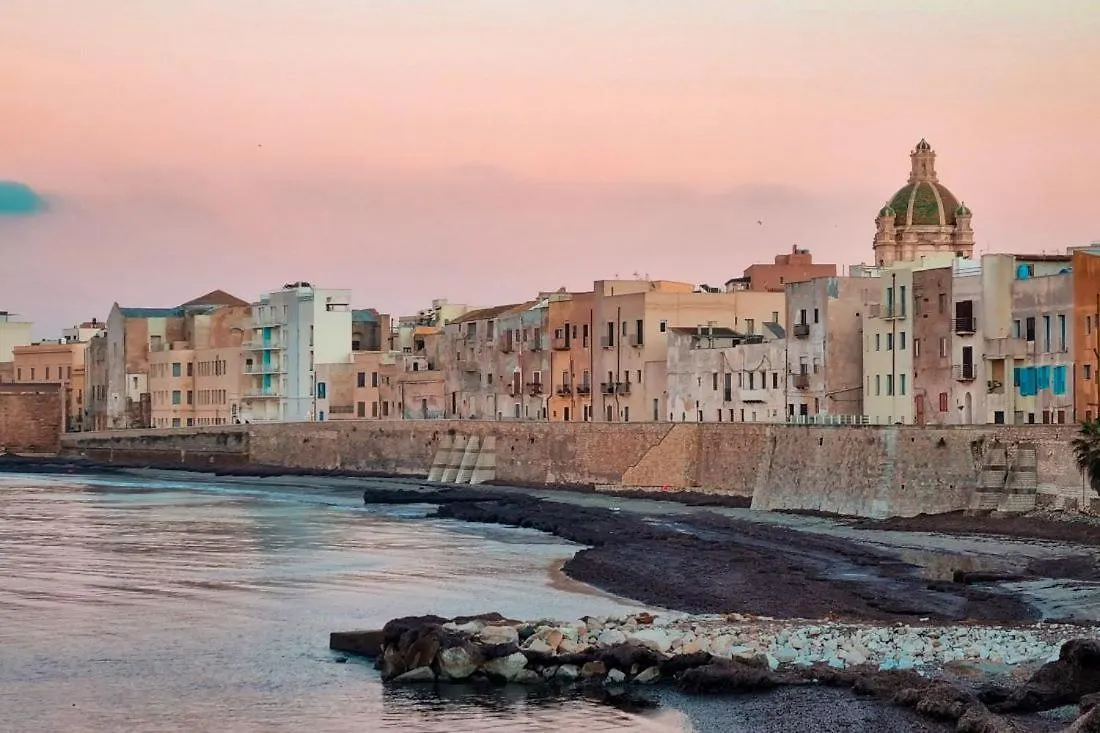 Vespri Love Trapani 0*,  Italien